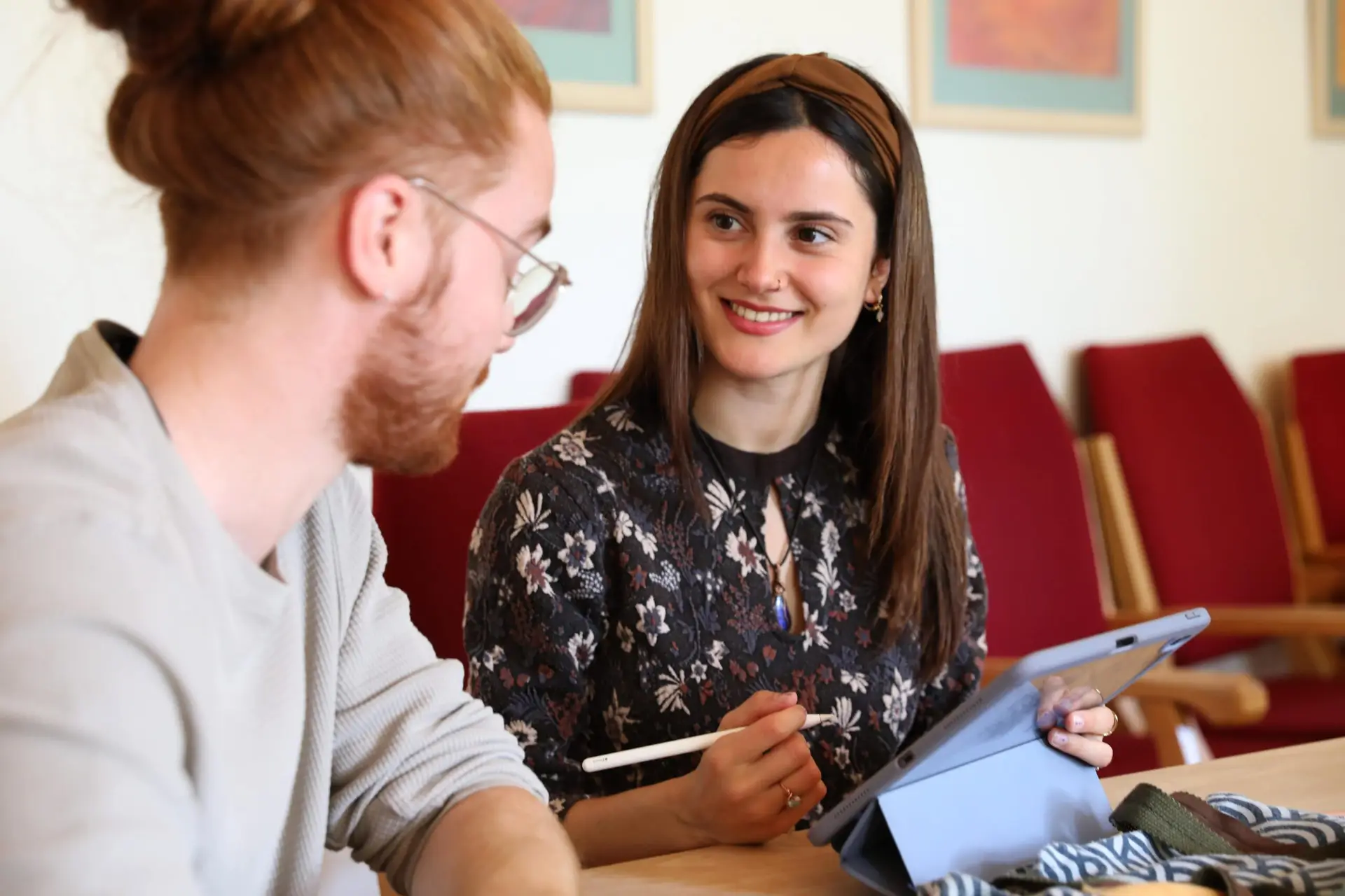 Persönliche Betreuung und Austausch auf Augenhöhe gehören zum Studienalltag.