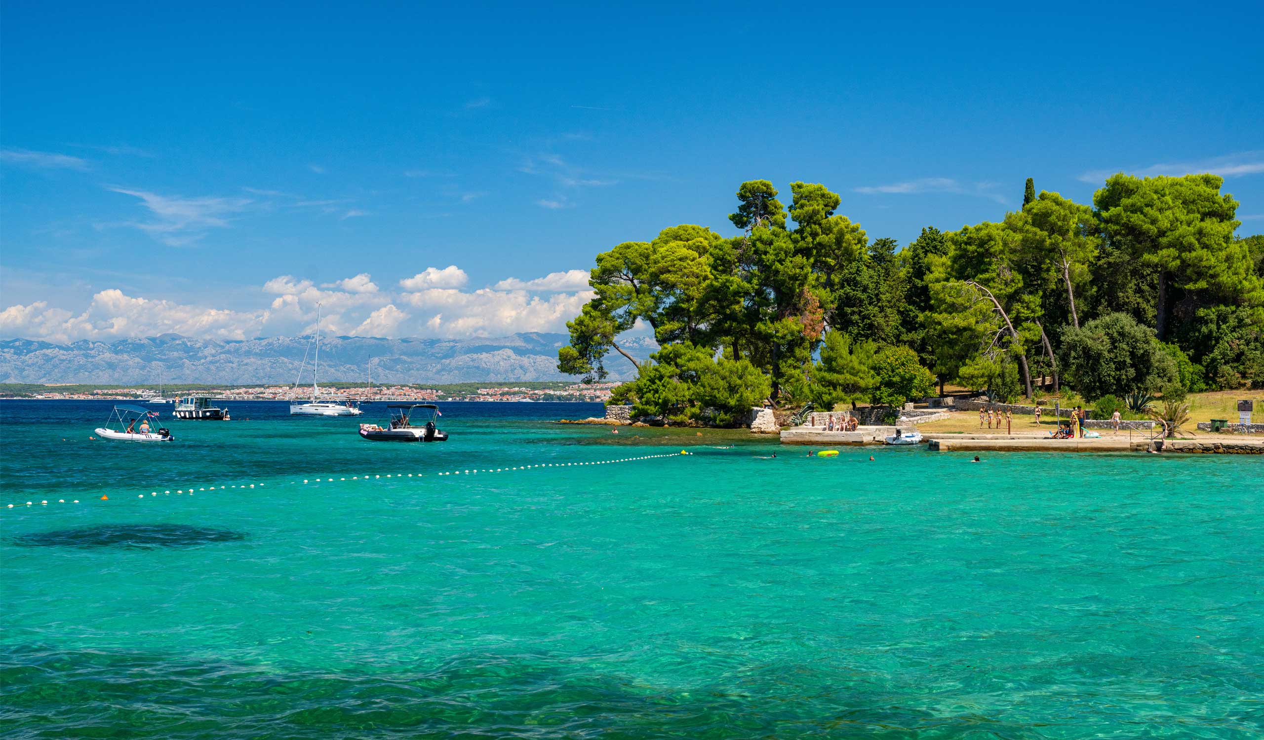 Otok Ugljan: Mit Blick auf die türkisfarbene Adria lässt es sich hier wunderbar entspannen.