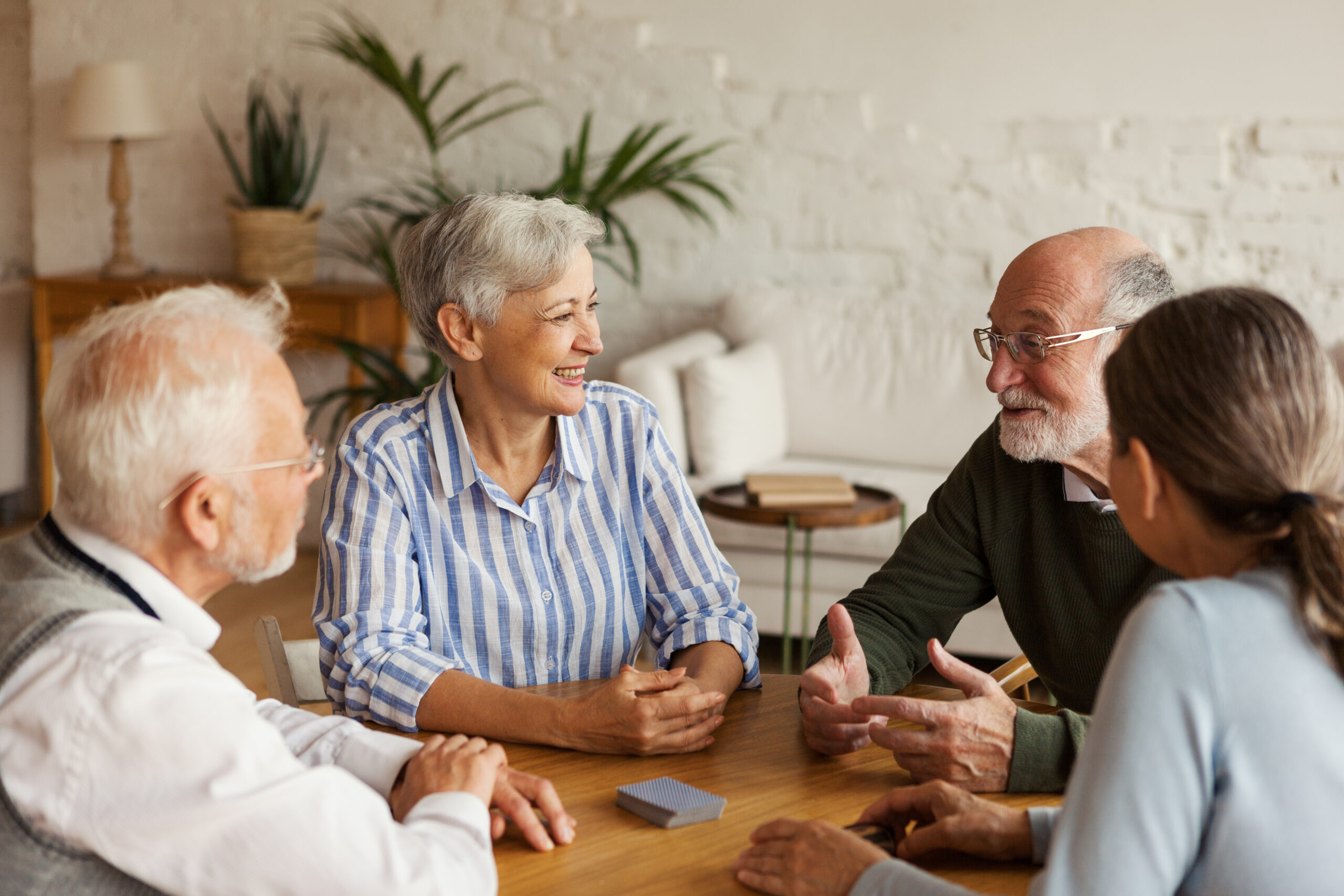 Freunde treffen, gemeinsam kochen, spazieren gehen oder einem Hobby nachgehen – soziale Interaktion ist mehr als angenehmer Zeitvertreib. Sie ist für das Gehirn eine absolute Höchstleistung. Prof. Dr. Grönemeyer geht mit gutem Beispiel voran: „Ich genieße das soziale Miteinander, gemeinsam kreativ sein, Essen, Tanzen, Lachen - alles, was Freude macht und mich mit anderen Menschen in Verbindung bringt.“